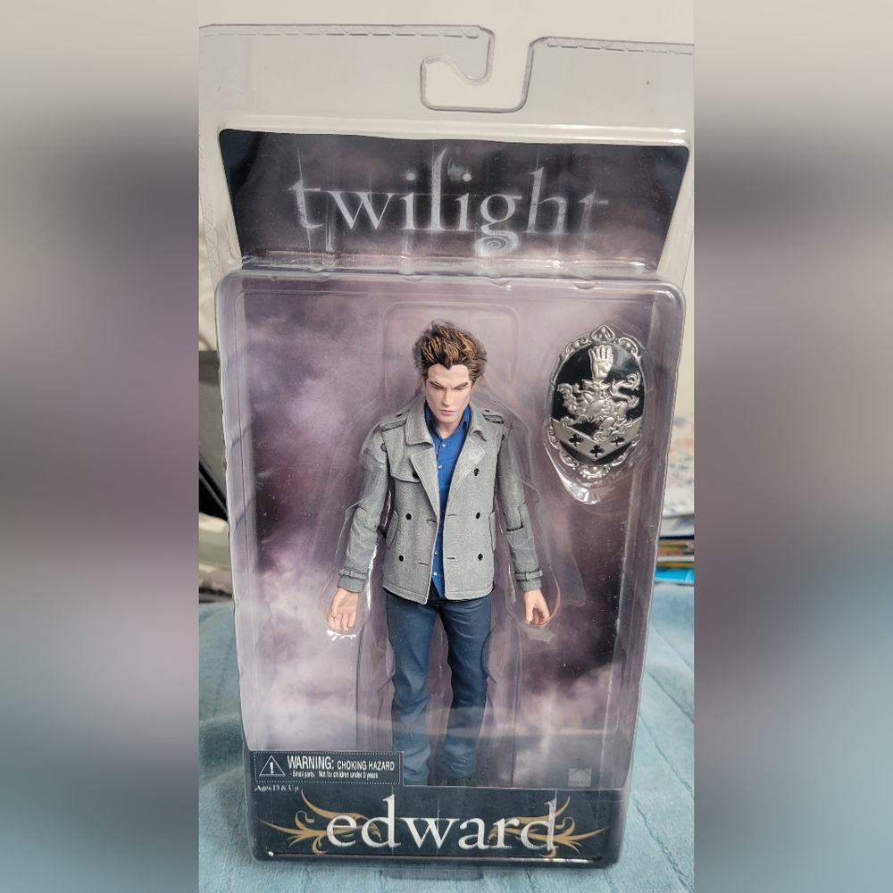 New Twilight Saga Edward Neca Action Figure Doll with Shield 2008